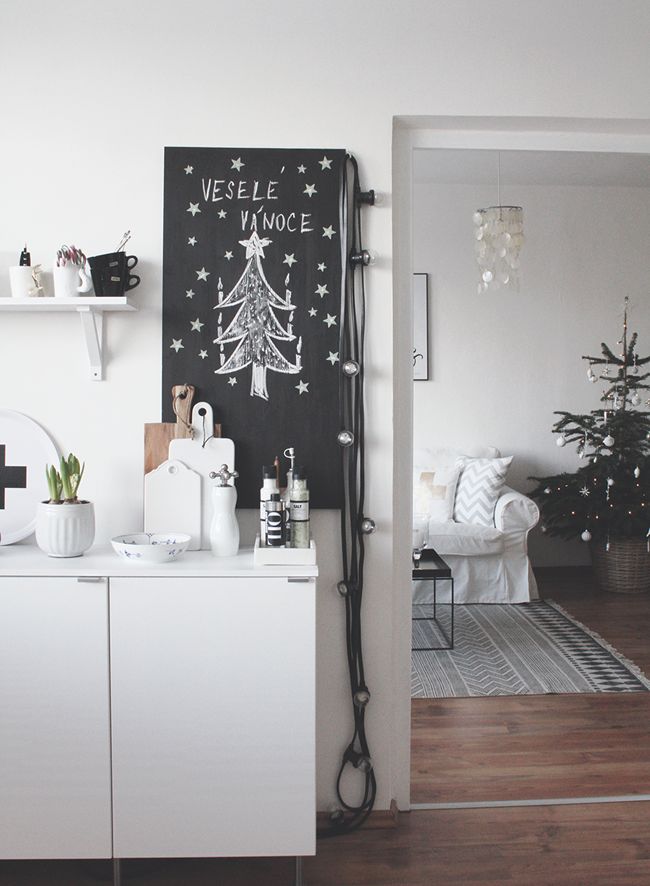 White Scandinavian kitchen with chalkboard sign and arrangement of different sized cutting boards